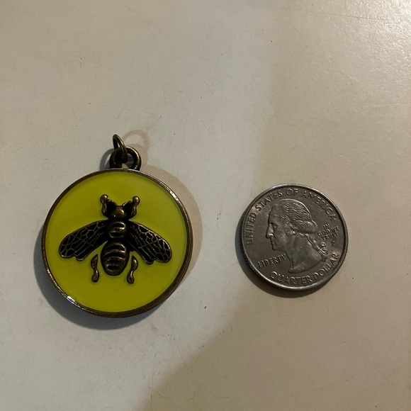 Gucci stamped Bee Pendant/ charm/ zipper pull - Picture 5 of 5